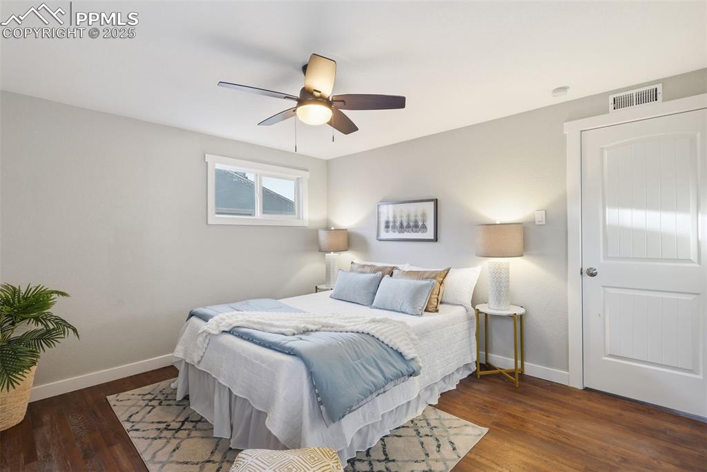 Image 9 of 27: Bedroom