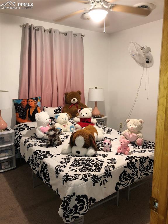 Image 16 of 25: Bedroom