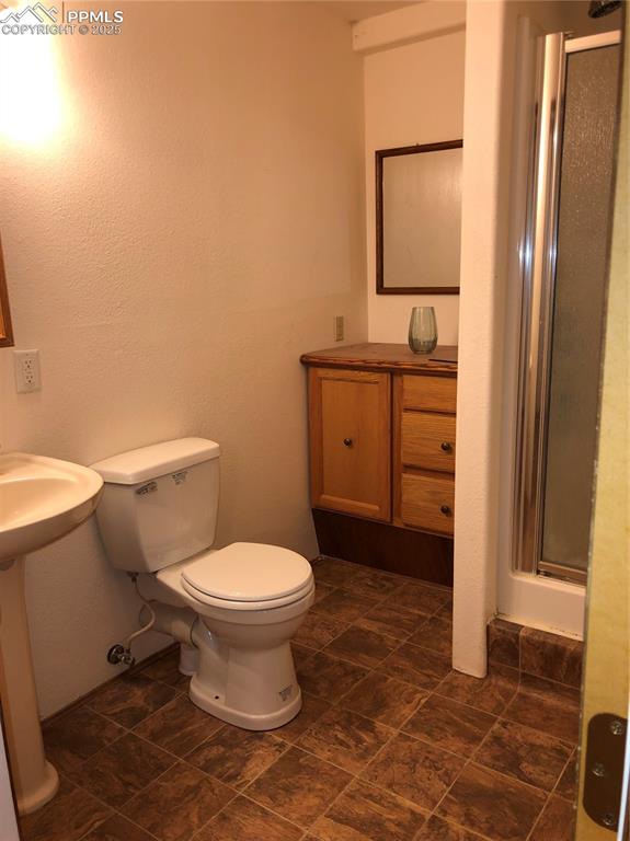 Image 17 of 25: Bathroom