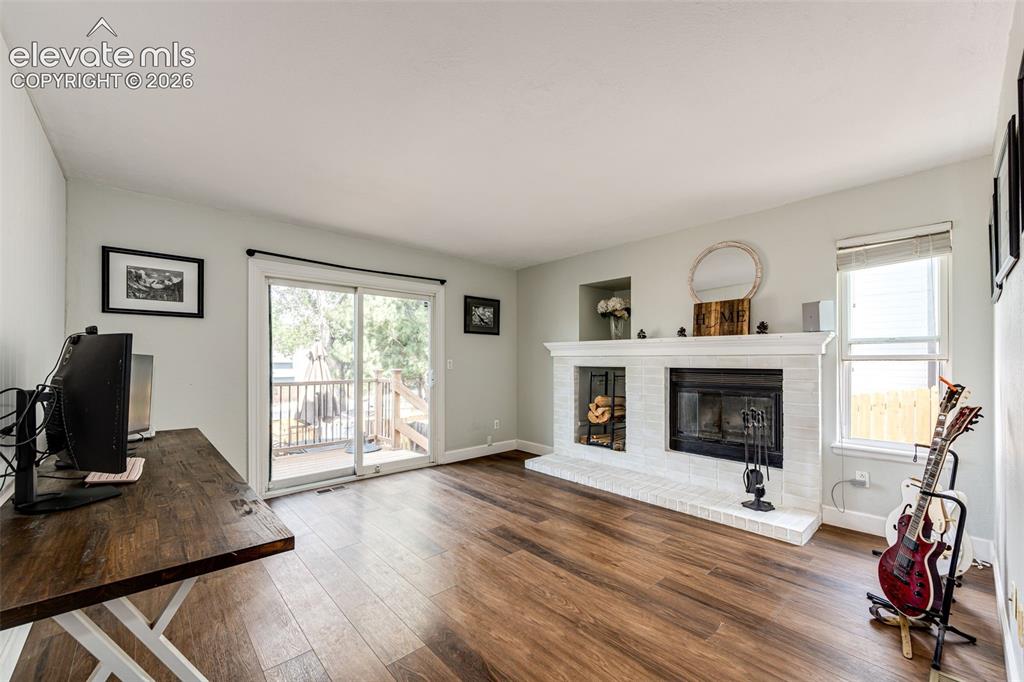 Image 15 of 40: Living Room