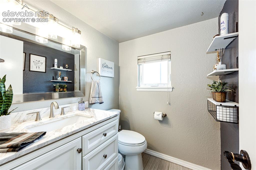 Image 17 of 40: Bathroom