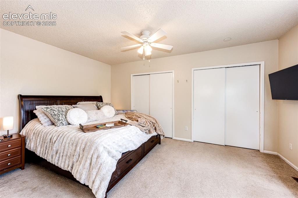 Image 19 of 40: Bedroom
