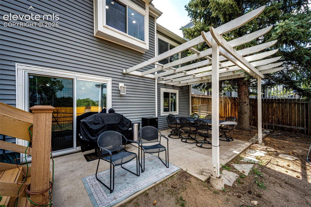 Image 34 of 40: Patio