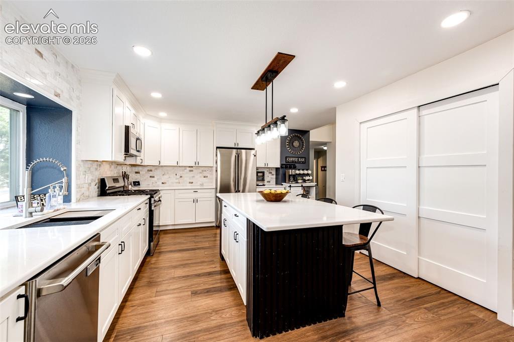 Image 5 of 40: Kitchen