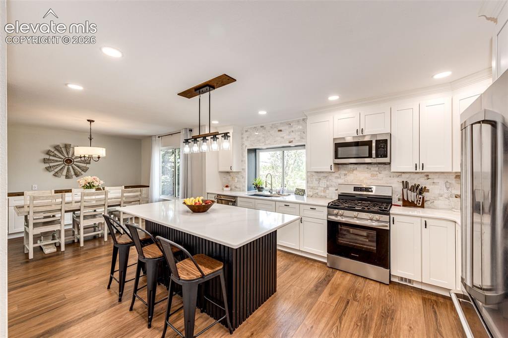 Image 6 of 40: Kitchen