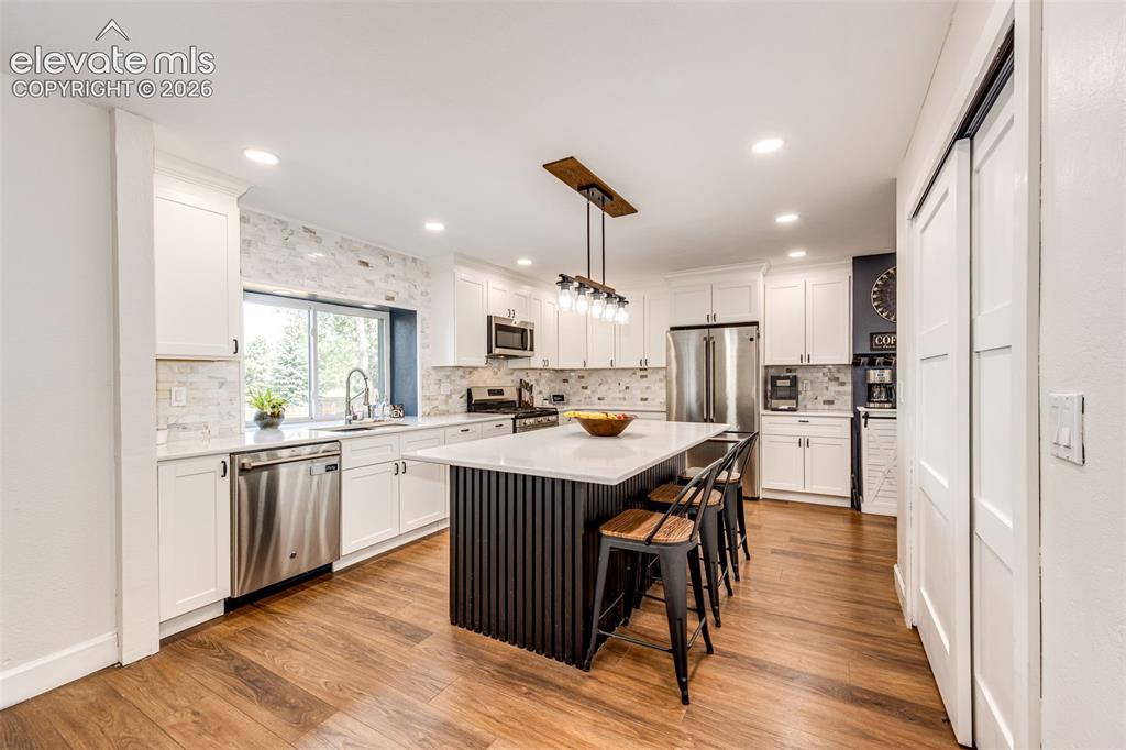 Image 8 of 40: Kitchen