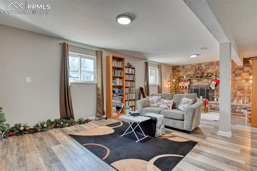 Image 25 of 39: Living Room