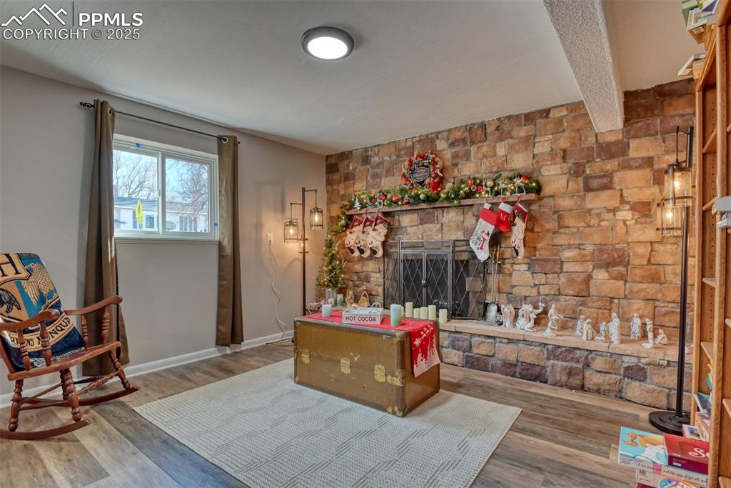 Image 28 of 39: Living Room