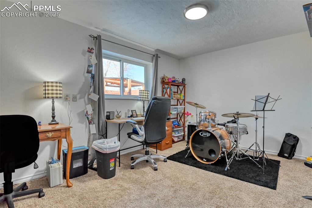 Image 30 of 39: Office