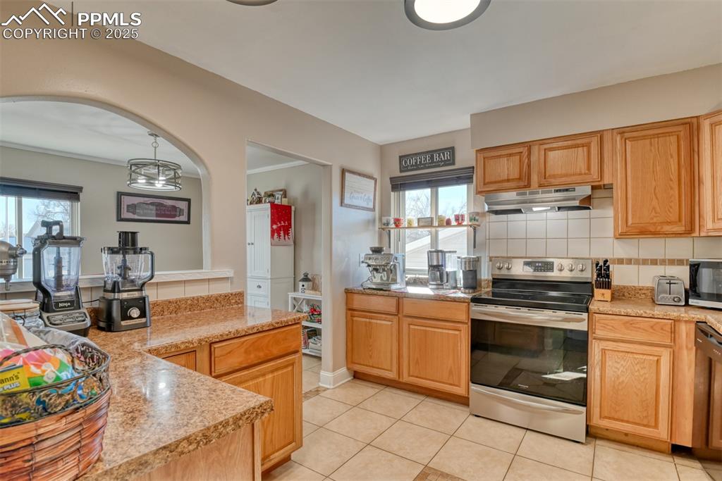 Image 6 of 39: Kitchen