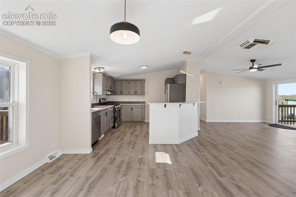 Image 14 of 36: Dining Area