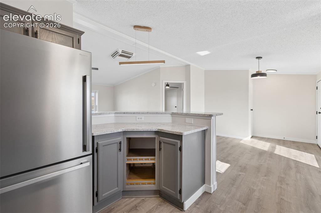 Image 16 of 36: Kitchen