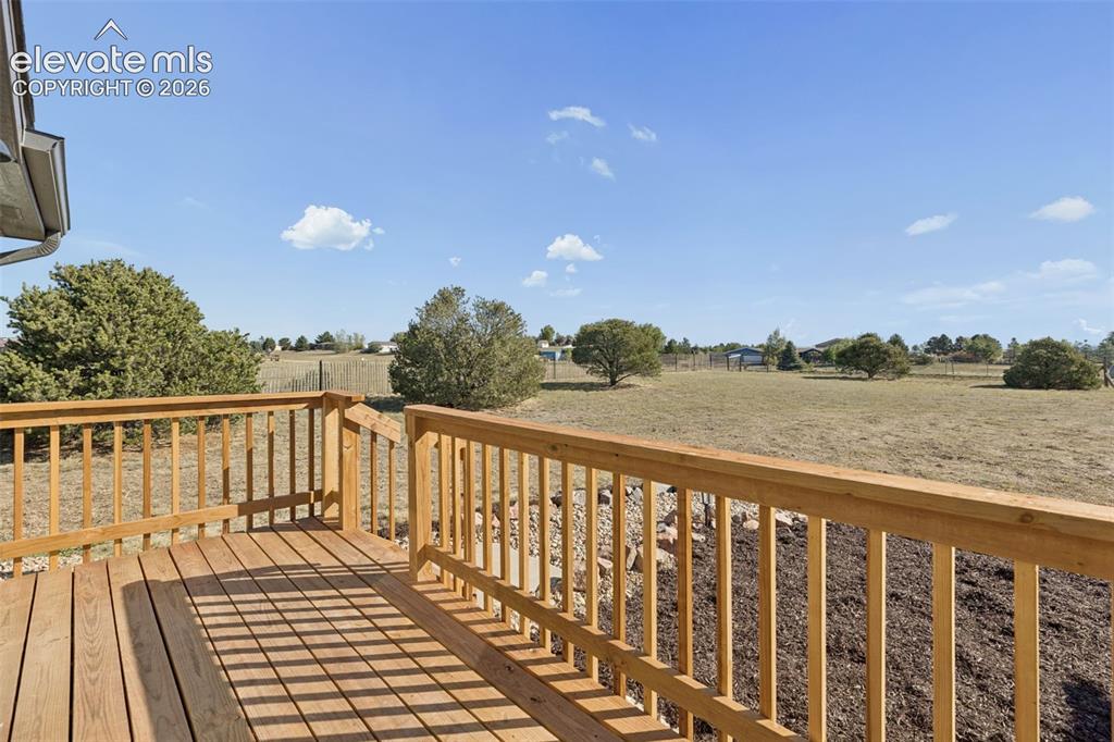 Image 8 of 36: Deck