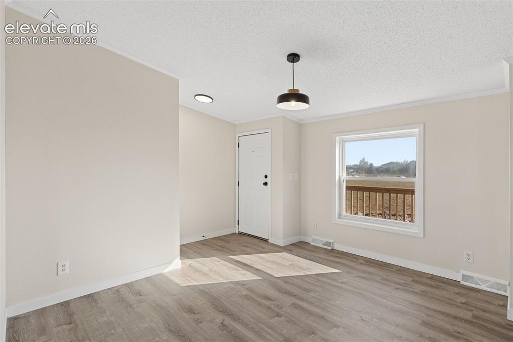 Image 9 of 36: Dining Area