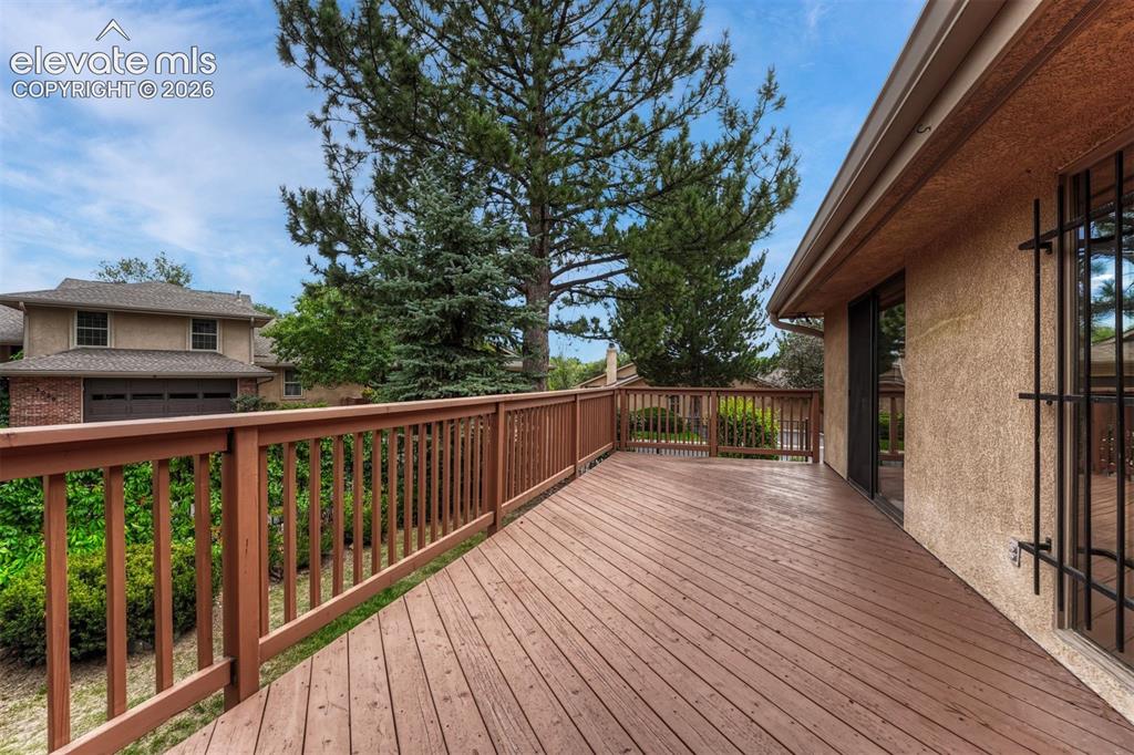 Image 45 of 50: Deck