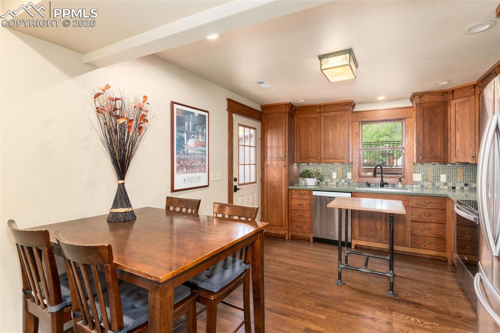 Image 10 of 49: Kitchen