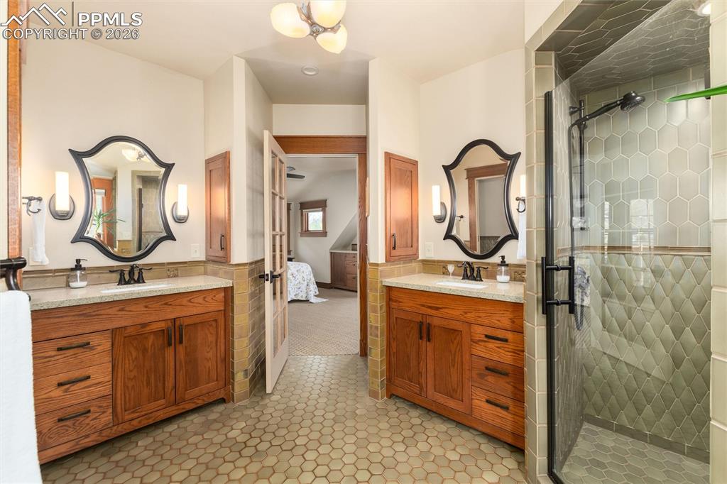 Image 27 of 49: Bathroom