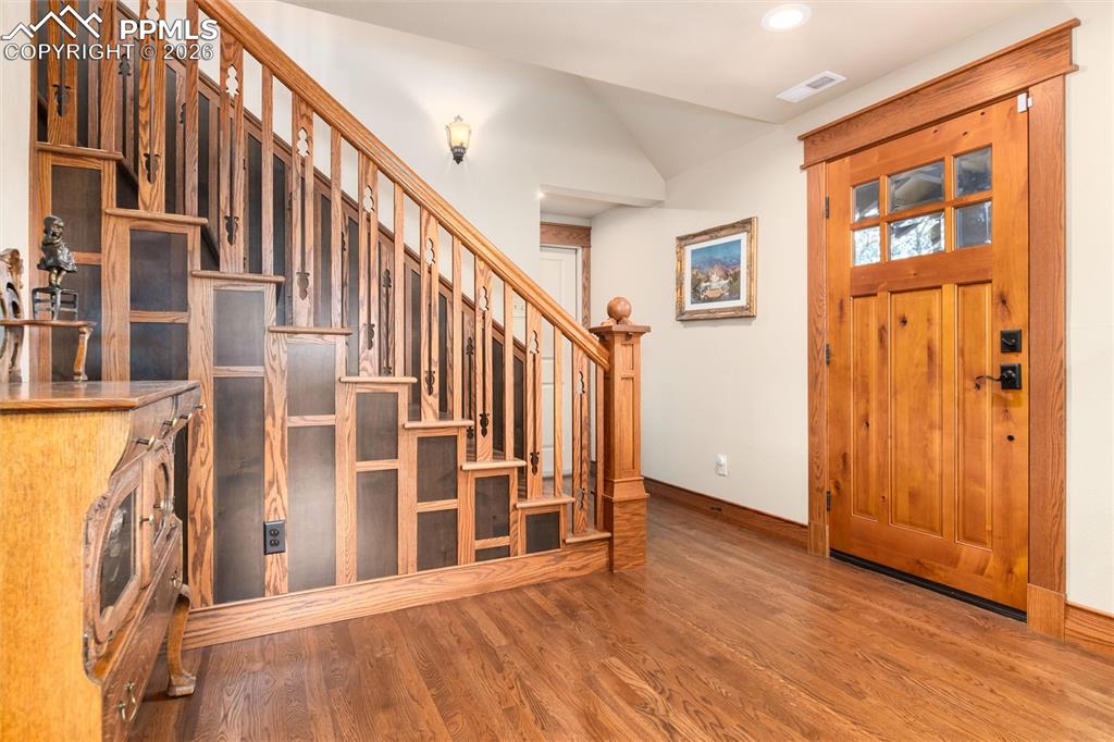 Image 4 of 49: Entry