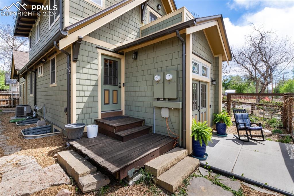 Image 42 of 49: Entry