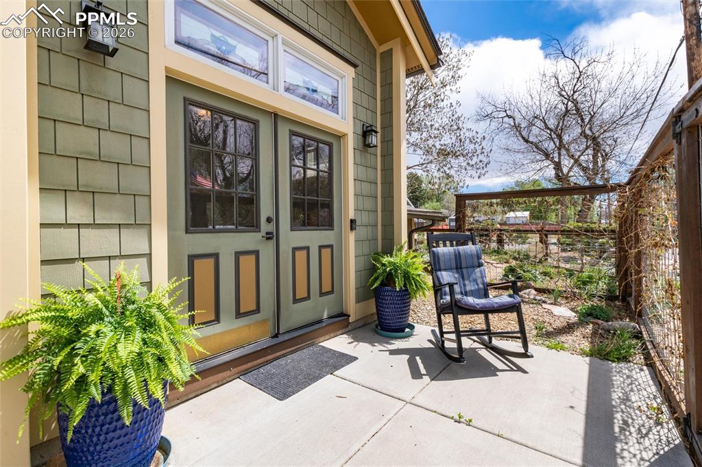 Image 44 of 49: Entry