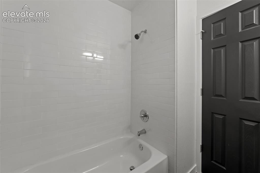 Image 15 of 34: Bathroom