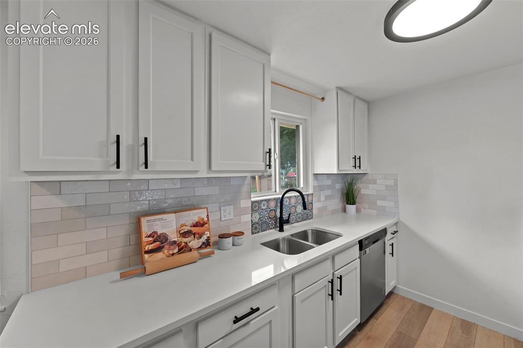 Image 8 of 34: Kitchen
