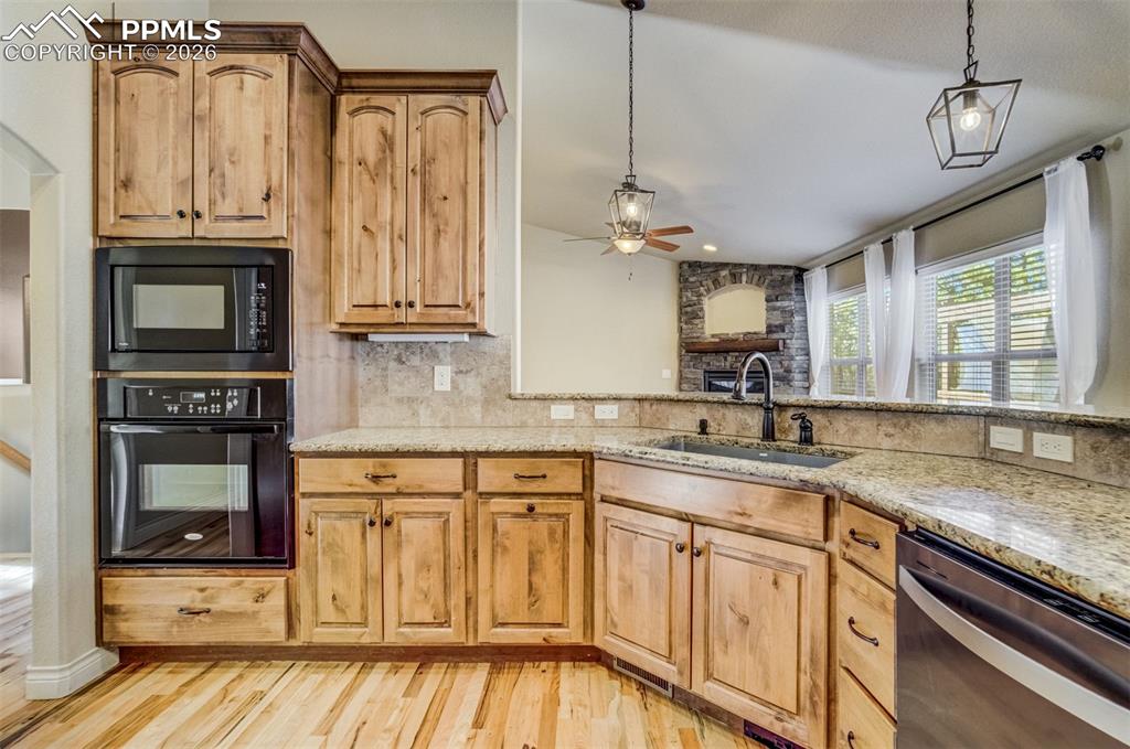 Image 10 of 38: Kitchen