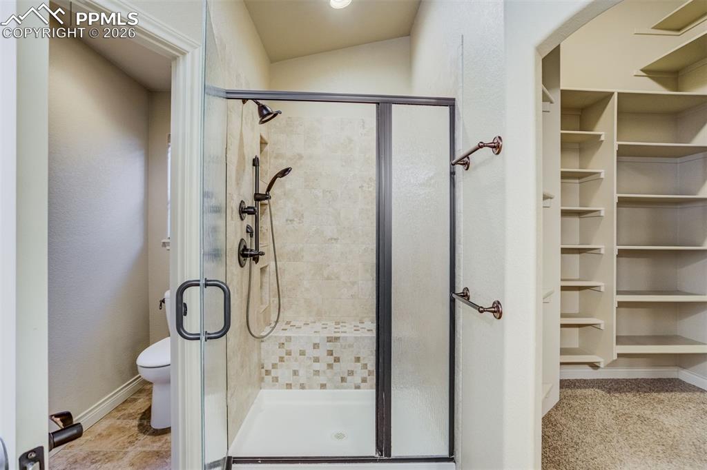Image 17 of 38: 5 pc master bath with double vanity, soaking tub, shower w/seat, water clos