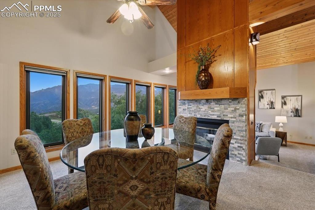 Image 10 of 50: Dining Area