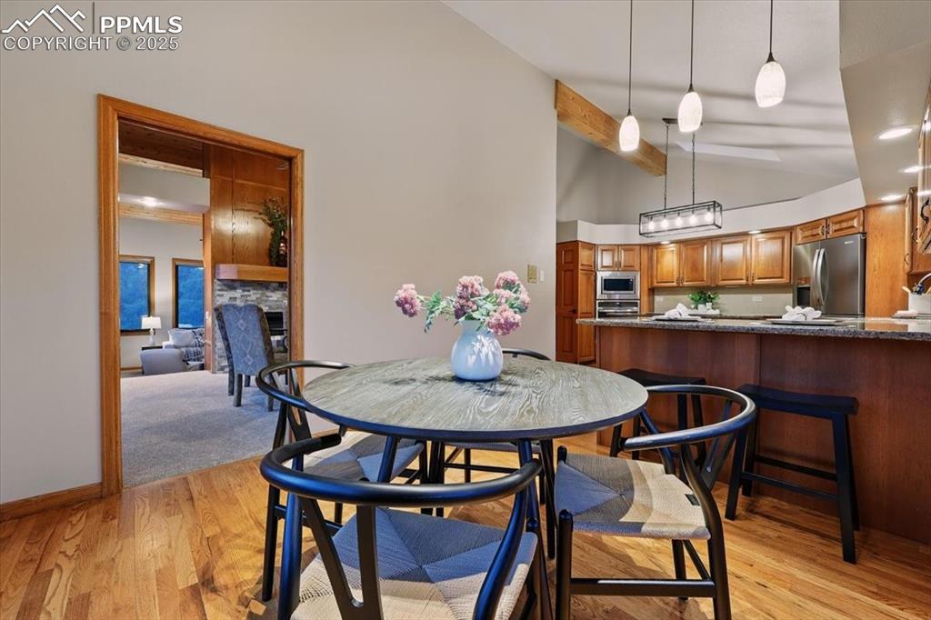 Image 19 of 50: Dining Area