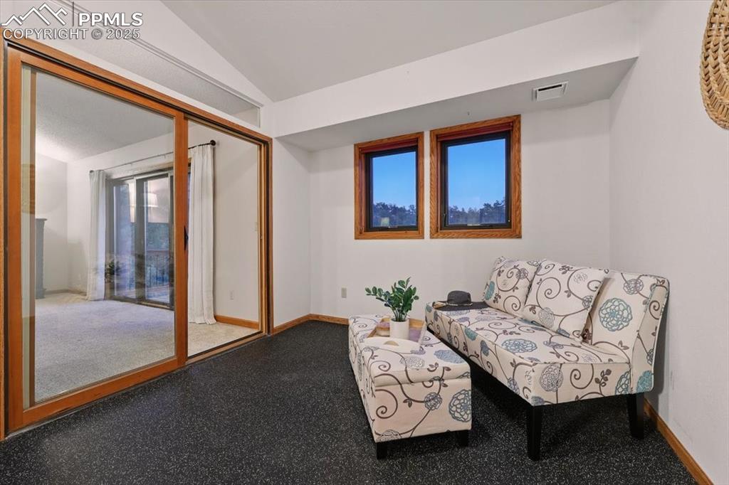 Image 25 of 50: Sitting Room