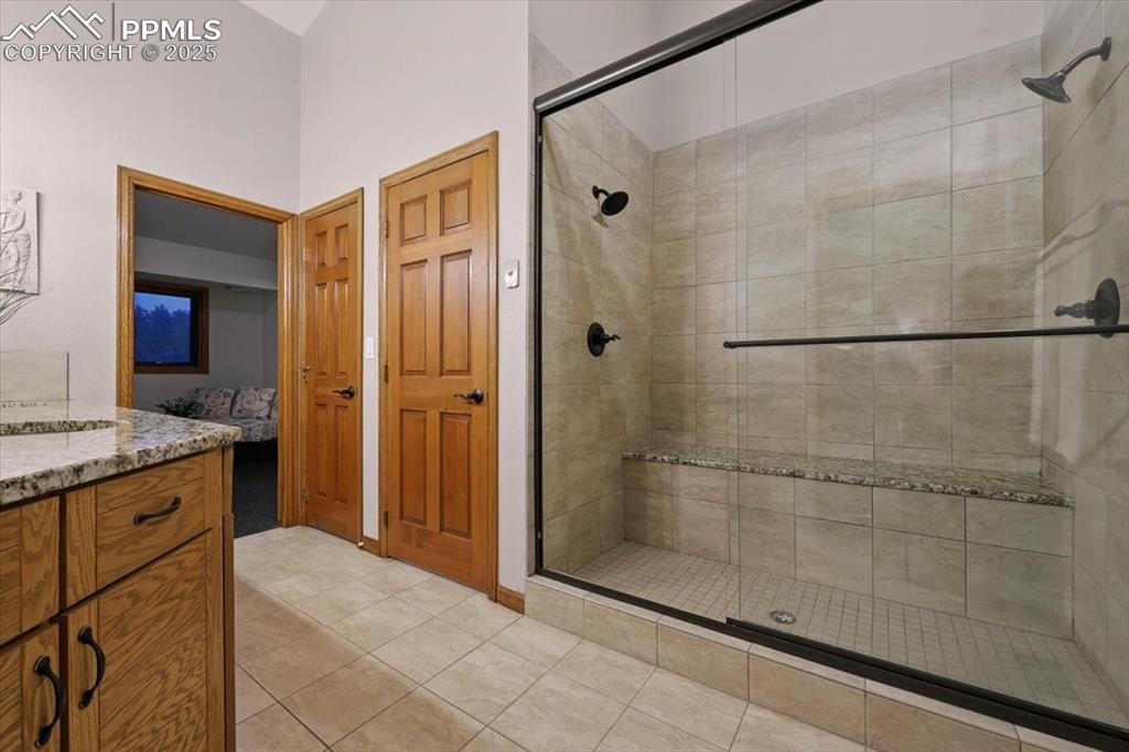 Image 29 of 50: Bathroom