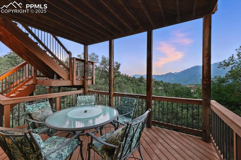 Image 41 of 50: Deck