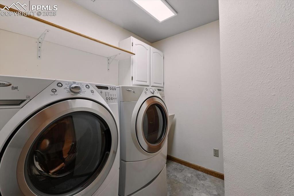 Image 42 of 50: Laundry