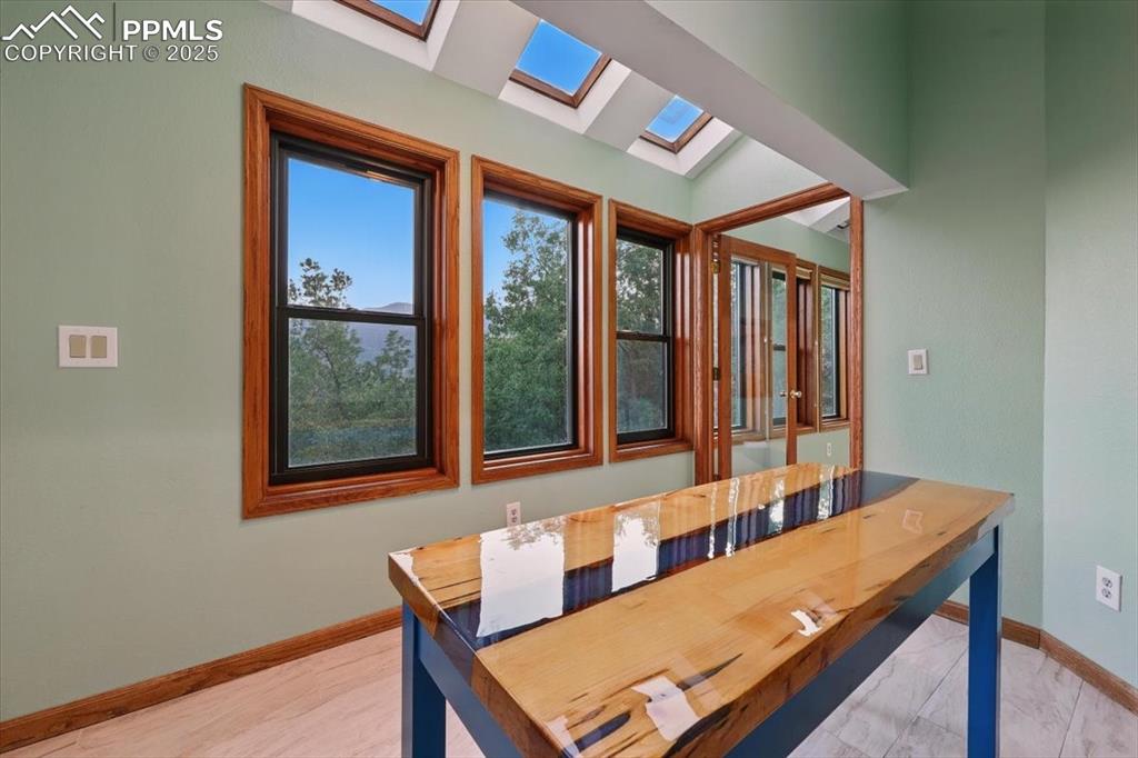 Image 44 of 50: Dining Area