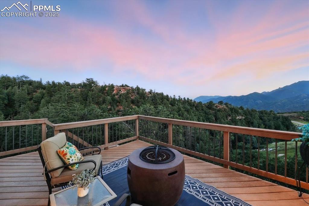 Image 47 of 50: Deck