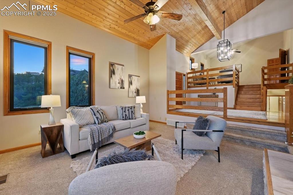 Image 8 of 50: Living Room