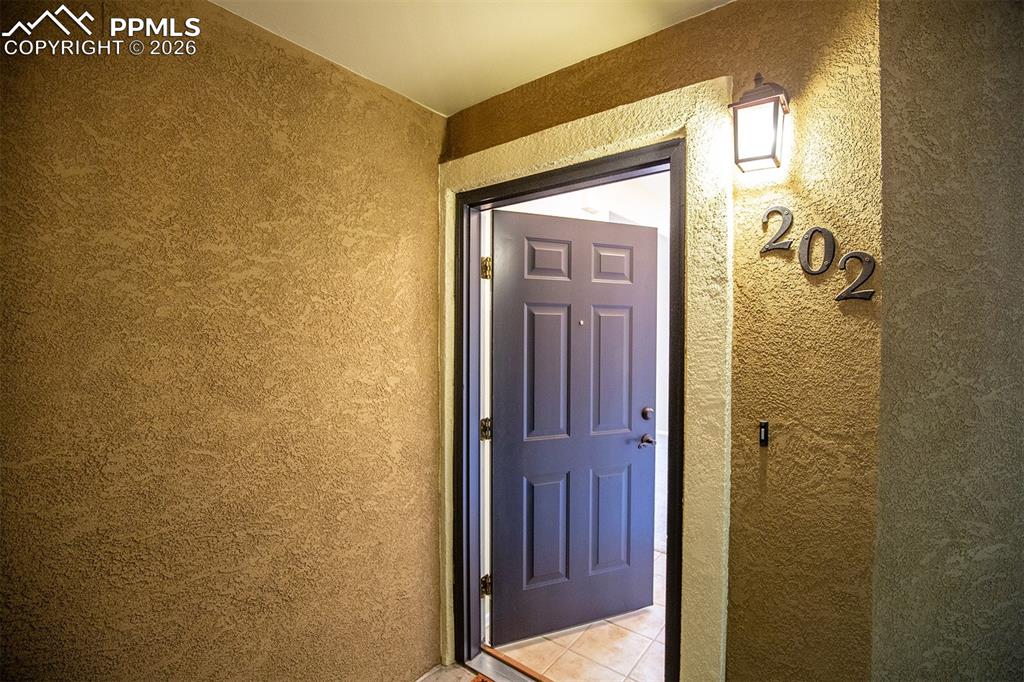 Image 4 of 26: Entry