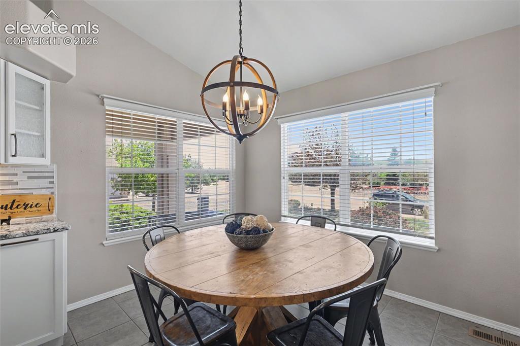 Image 12 of 40: Dining Area