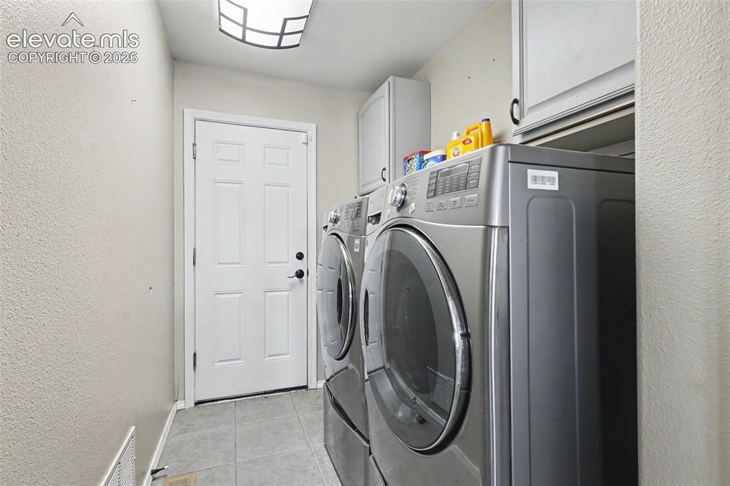Image 13 of 40: Laundry