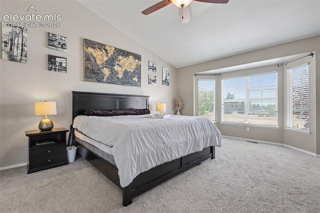 Image 14 of 40: Bedroom