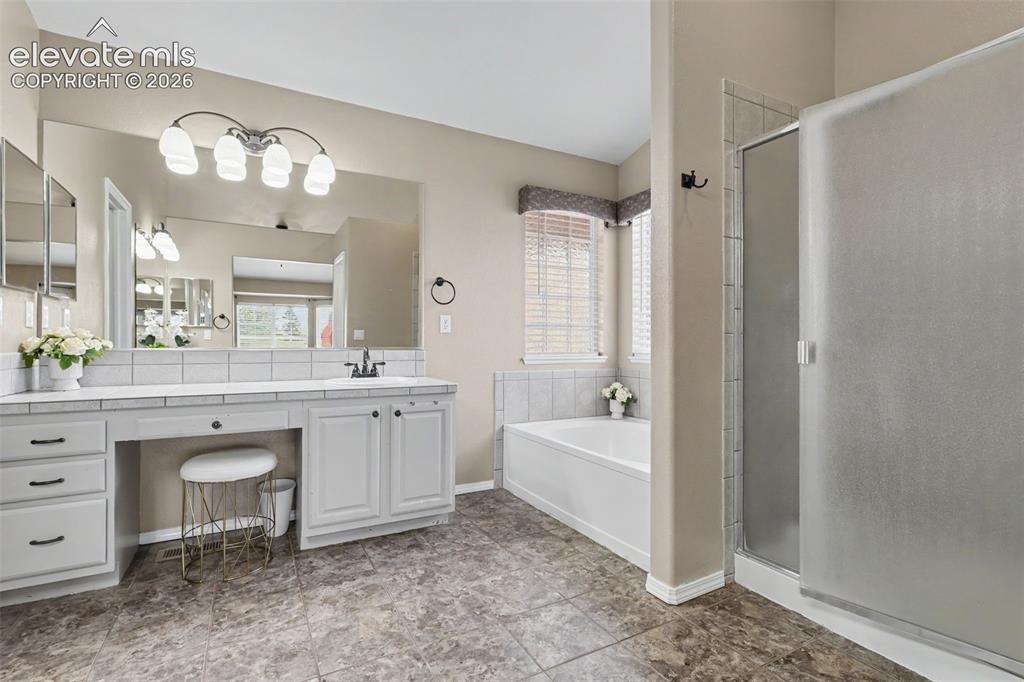 Image 18 of 40: Bathroom