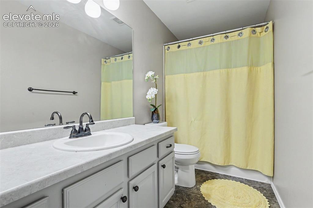 Image 22 of 40: Bathroom
