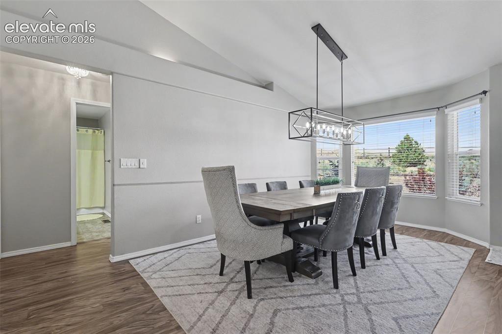 Image 5 of 40: Dining Area