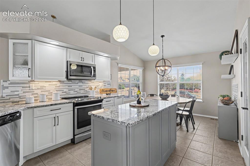 Image 9 of 40: Kitchen