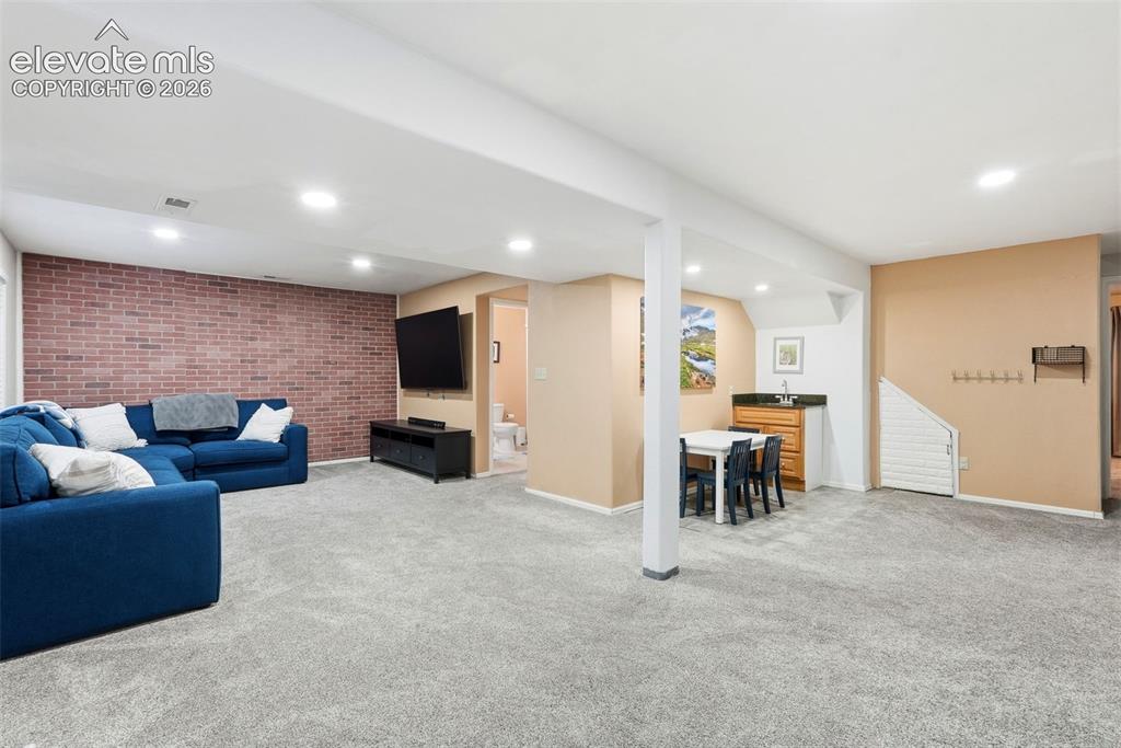Image 45 of 50: Lots of space to play, entertain or relax