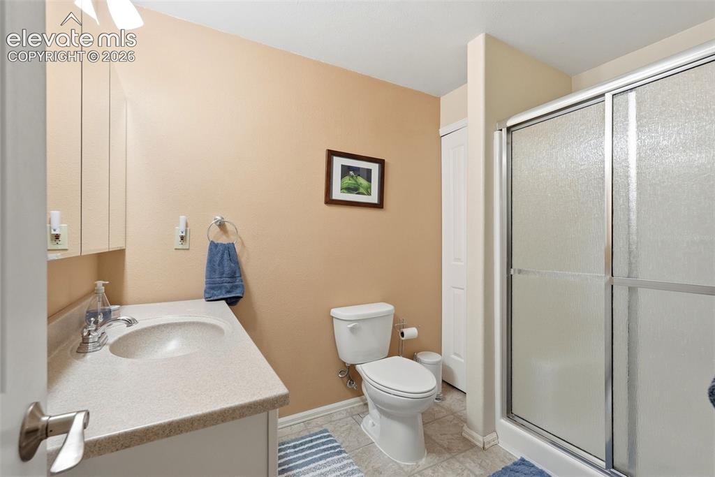 Image 46 of 50: Oversized shower