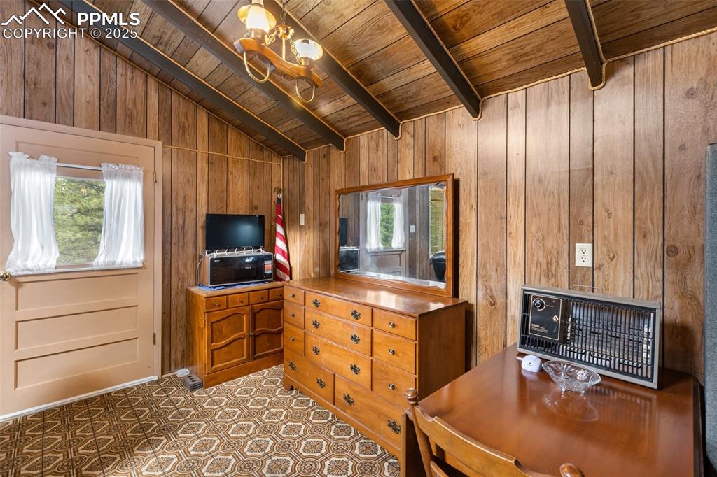 Image 11 of 46: Living Room