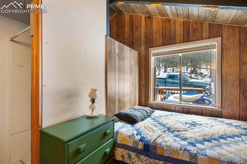 Image 24 of 46: Bedroom