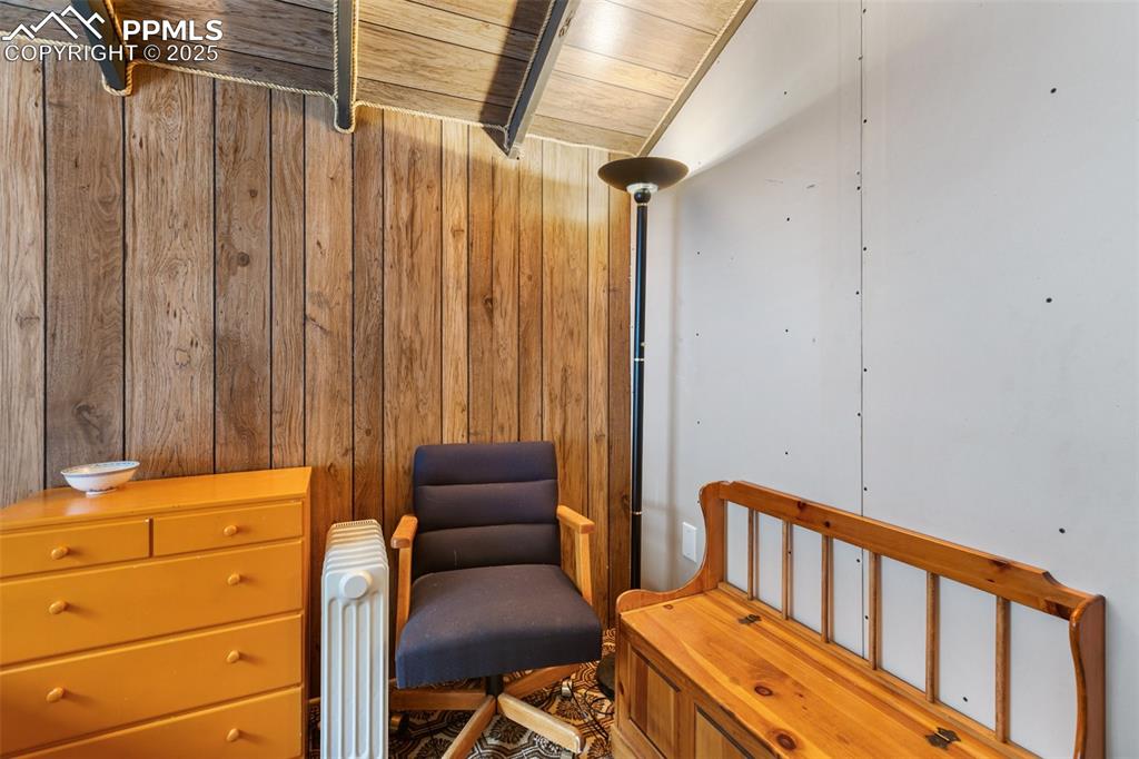 Image 28 of 46: Bedroom